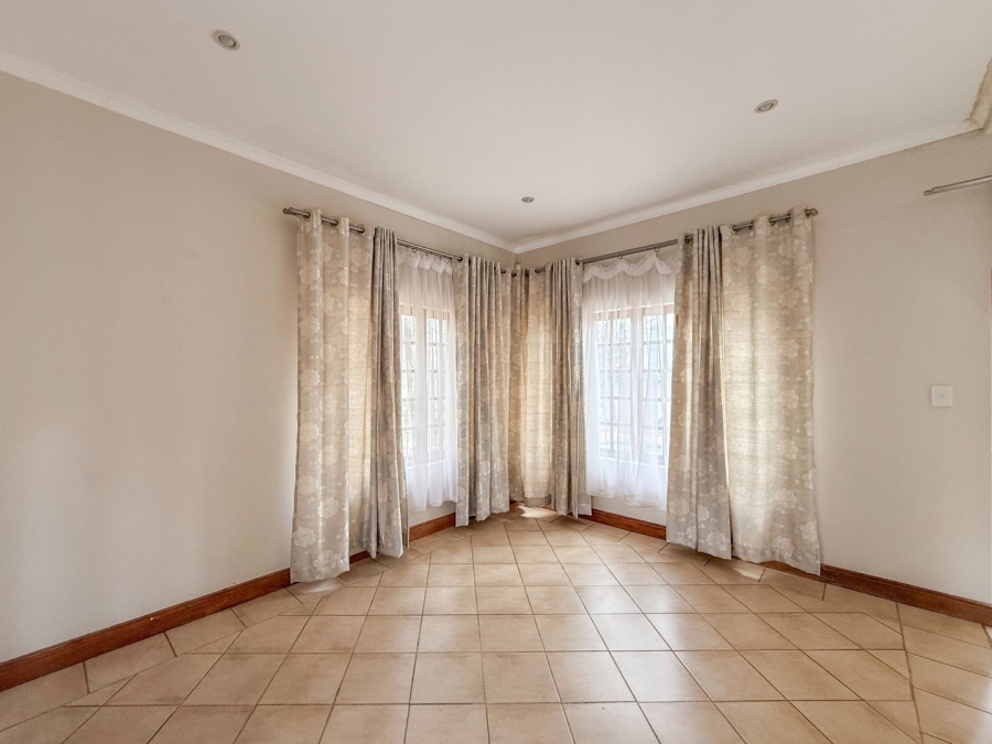 3 Bedroom Property for Sale in WestLake Country Safari Estate North West